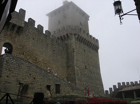 Старинный город-замок Борго-Маджоре - сказка родом из Средневековья