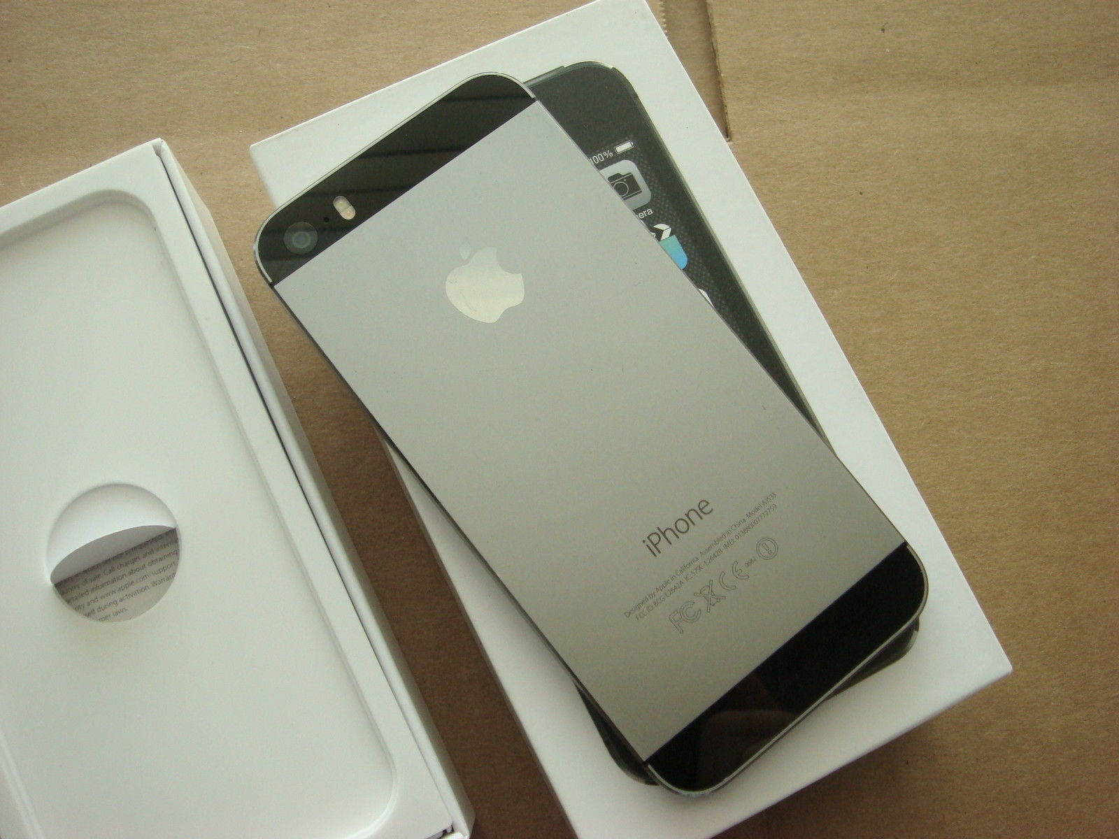 Apple IPhone 5S (последняя модель) - 16GB - Космос Серый (Factory Unlocked) Smartphone