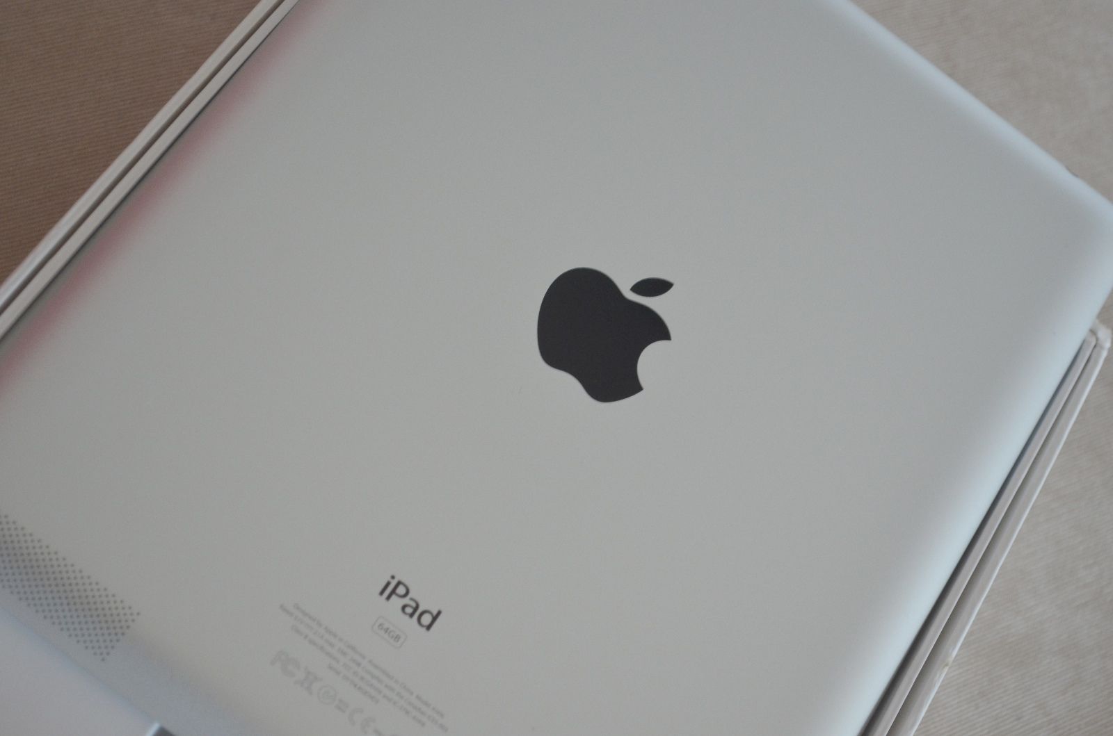 Особенности Apple Ipad 4 Retina Wi-Fi +4 G 128GB (белый)