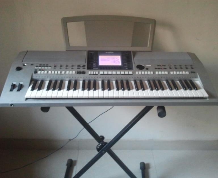 Продам синтезатор Yamaha PSR-S700