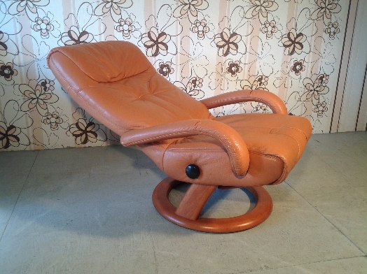 Офисное кресло из натуральной кожи производства Германии