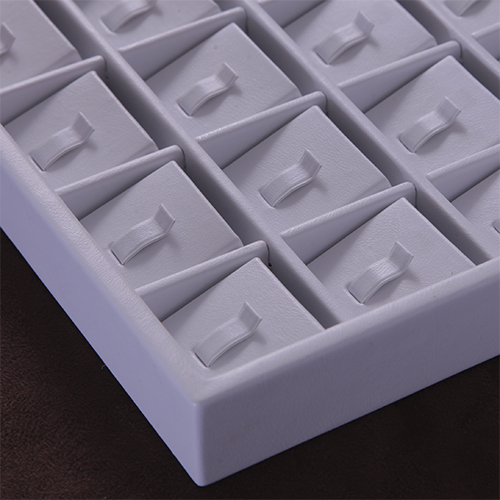 Демонстрационное оборудование для ювелирных салонов и магазинов