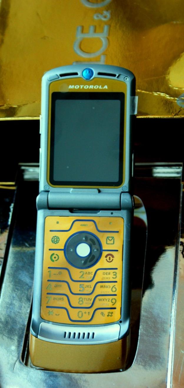 Motorola V3i D&G новый с полным комплектом и гарантией