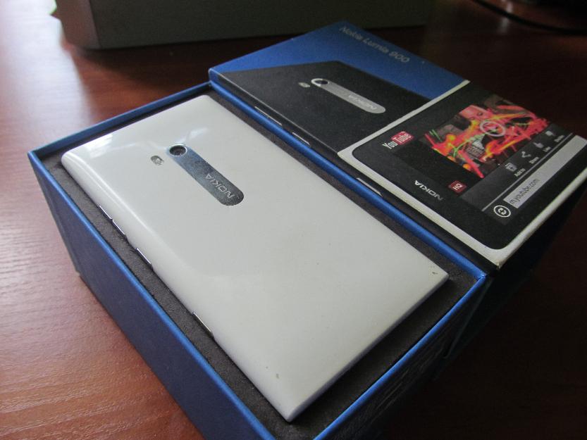 Nokia Lumia 900 (White)