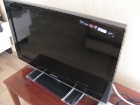 телевизор Samsung 32" Full HD. Крепление настенное