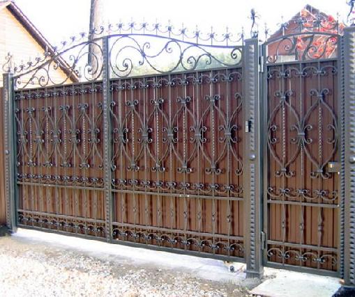 Ворота, калитки, заборы из черного металла, с коваными элементами